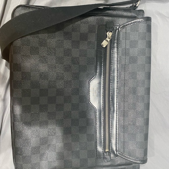 Louis Vuitton Daniel messenger bag - Picture 2 of 7